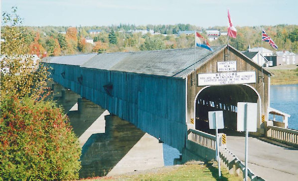 potpourri/Hartland bridge.jpg (83153 bytes)